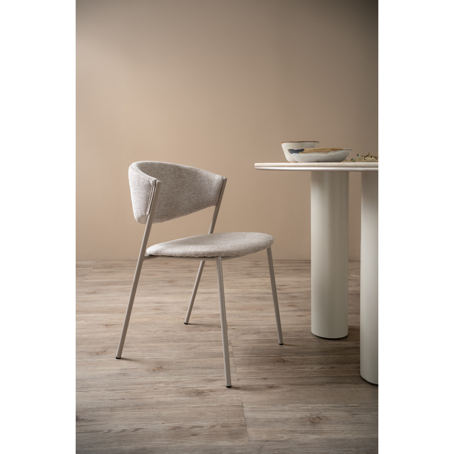 Hiri Dia1200 Round Dining Table - Image 8
